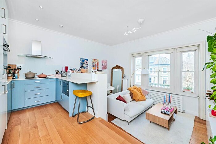 1 Bedroom Flat To Rent In Redcliffe Gardens, Chelsea, SW10