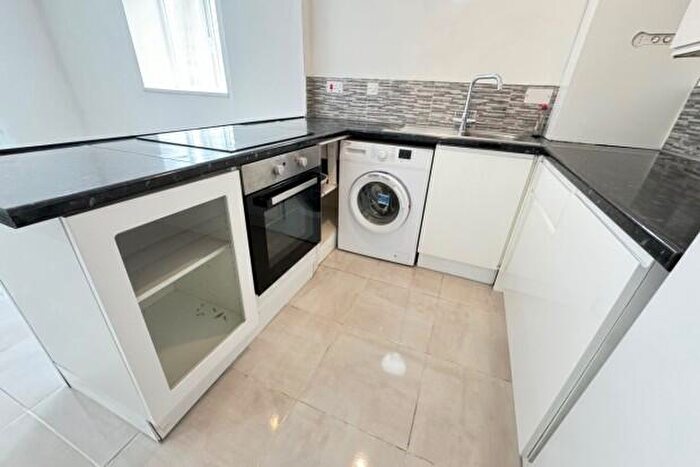 2 Bedroom Flat To Rent In Broadway Cardiff, CF24