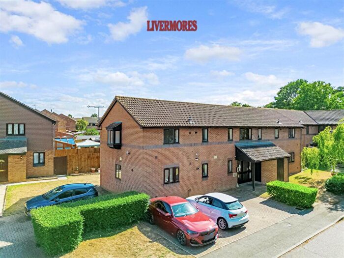 2 Bedroom Apartment For Sale In Woodfall Drive, Crayford, Kent, DA1