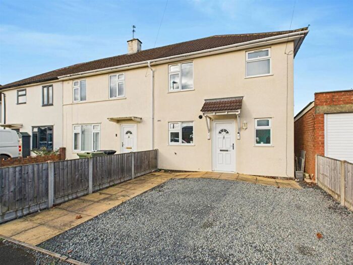 3 Bedroom End Of Terrace House For Sale In Oakleaze, Longlevens, Gloucester, GL2