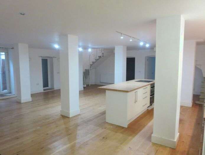 3 Bedroom Flat To Rent In Viking House, Cliftonville, Margate, CT9