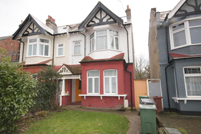 2 Bedroom Flat For Sale In Chingford, E4