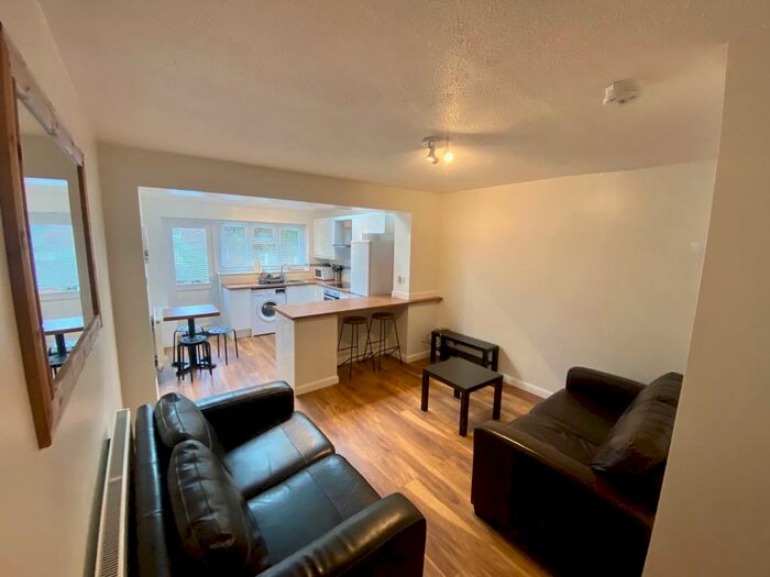 3 Bedroom Terraced House To Rent In Clinton Court, Nottingham, NG1