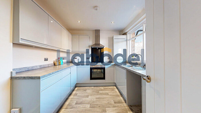 3 Bedroom Flat To Rent In Globetown, London, E2