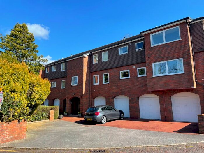 2 Bedroom Apartment To Rent In Green Hall Mews, Wilmslow, Cheshire, SK9