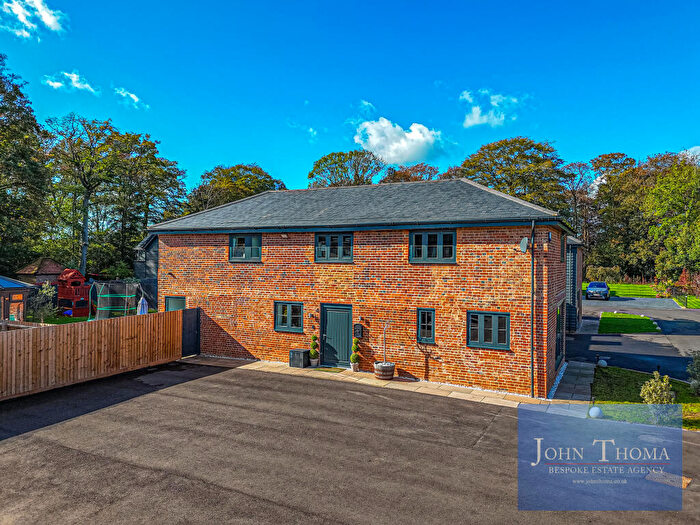 4 Bedroom Semi-Detached House For Sale In Upper Bedfords View, Romford, Havering, RM1