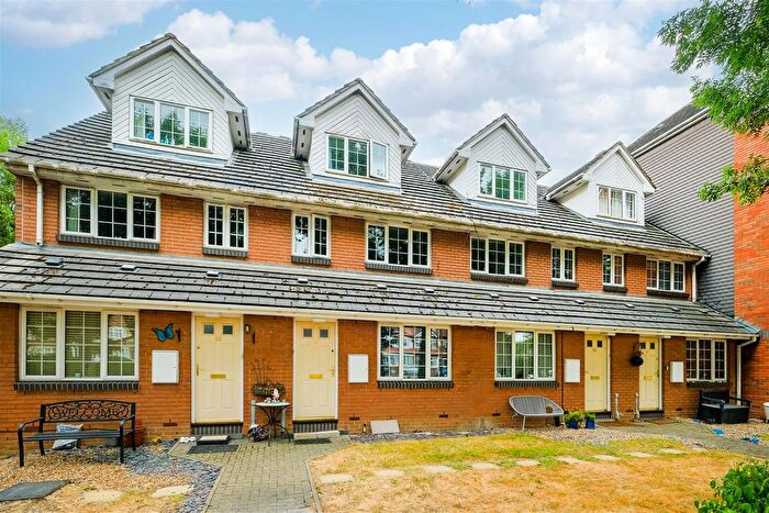 1 Bedroom Flat To Rent In The Croft, Friday Hill, Chingford, E4