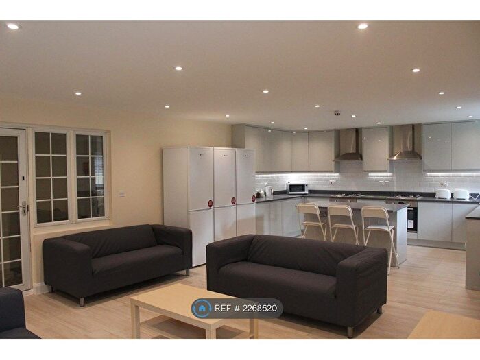 10 Bedroom Detached House To Rent In Shinfield Road, Reading, RG2