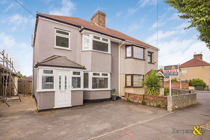 3 Bedroom Semi Detached House For Sale In Northdown Road, Welling, DA16