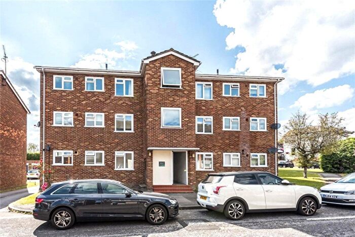 2 Bedroom Apartment For Sale In Dollis Drive, Farnham, Surrey, GU9