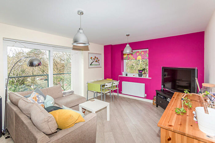 2 Bedroom Flat To Rent In Priory Point, Southcote Lane, Reading, RG30