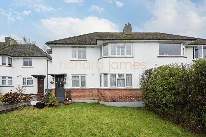 2 Bedroom Apartment For Sale In Westmere Drive, Mill Hill, NW7
