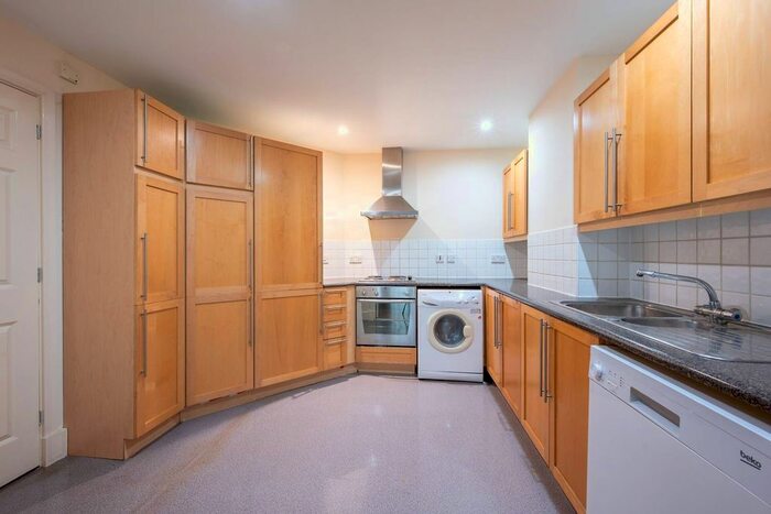 2 Bedroom Flat To Rent In Worple Road, Wimbledon, London, SW19