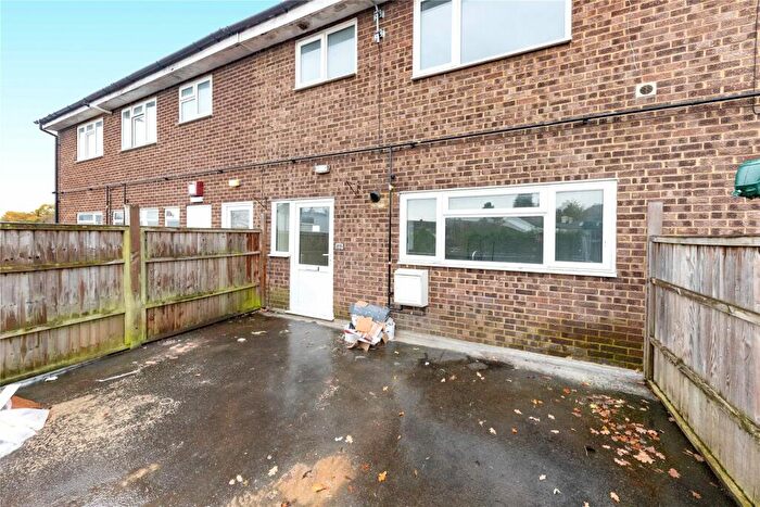 3 Bedroom Maisonette To Rent In Yorktown Road, Sandhurst, Berkshire, GU47