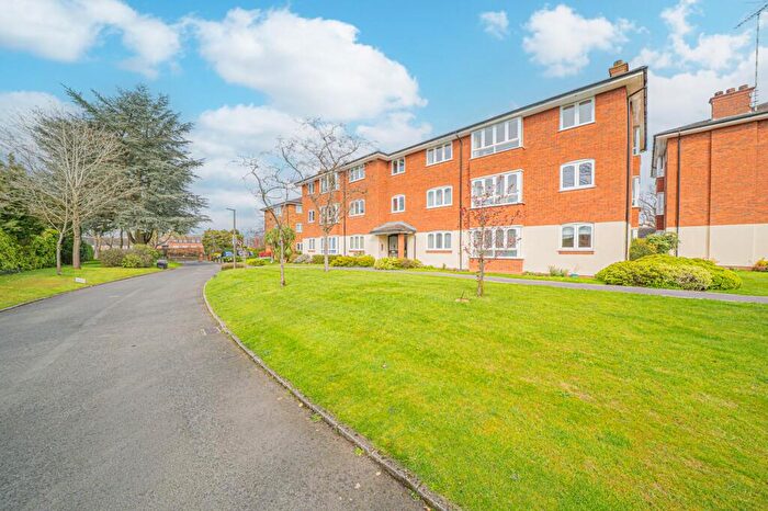 2 Bedroom Apartment For Sale In Alderham Close, Solihull, B91