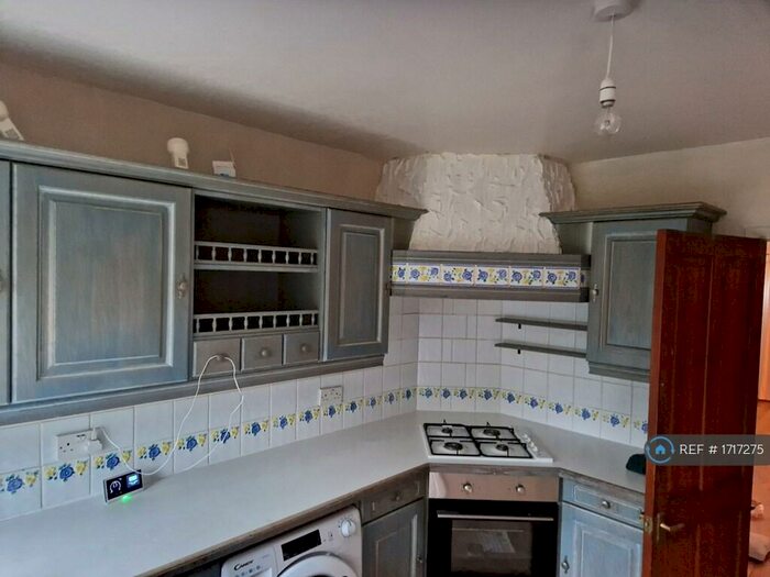 2 Bedroom Terraced House To Rent In Walton Road, Surrey, KT8