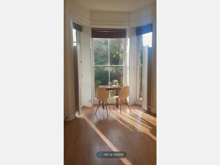 2 Bedroom Flat To Rent In Alexandra Drive, London, SE19