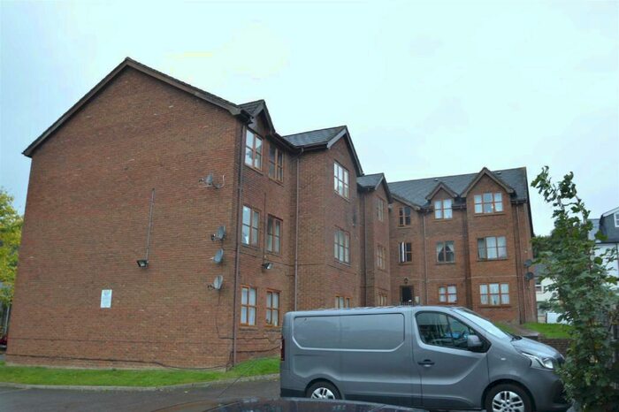 1 Bedroom Flat To Rent In Wilton Hill CourtRedhillSurrey, RH1