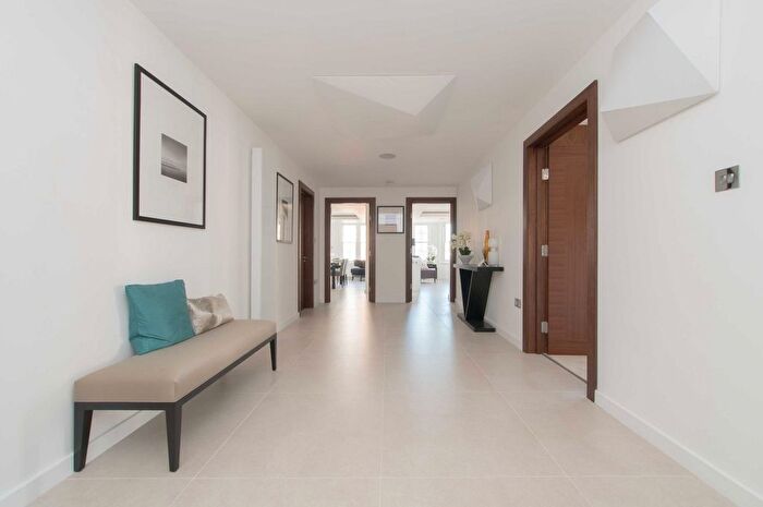 4 Bedroom Flat For Sale In Edgware Road, London, W2