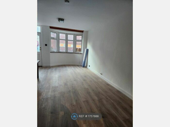 2 Bedroom Flat To Rent In Widdin Street, London, E15