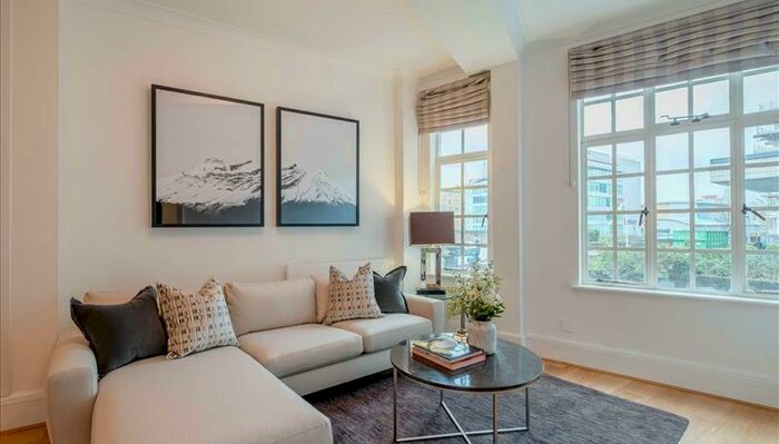 2 Bedroom Apartment To Rent In Park Road, London, NW8