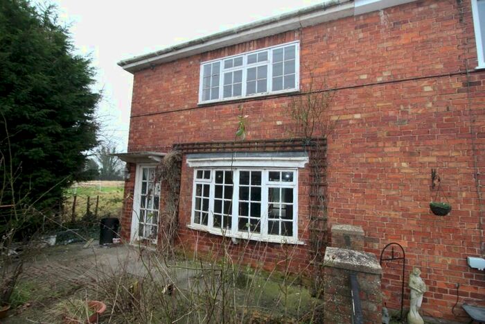 3 Bedroom Semi-Detached House For Sale In Whitgift, Goole DN14