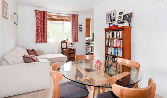 2 Bedroom Flat To Rent In Neckinger Estate, London, SE16