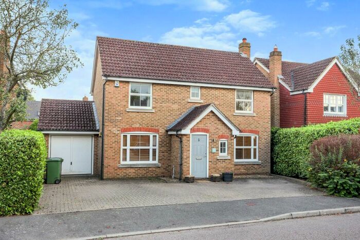 4 Bedroom Detached House To Rent In Starlight Way, AL4