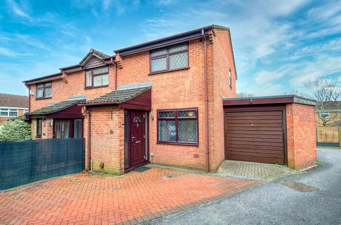 2 Bedroom End Of Terrace House To Rent In Berrywood Gardens, Hedge End, Southampton, SO30