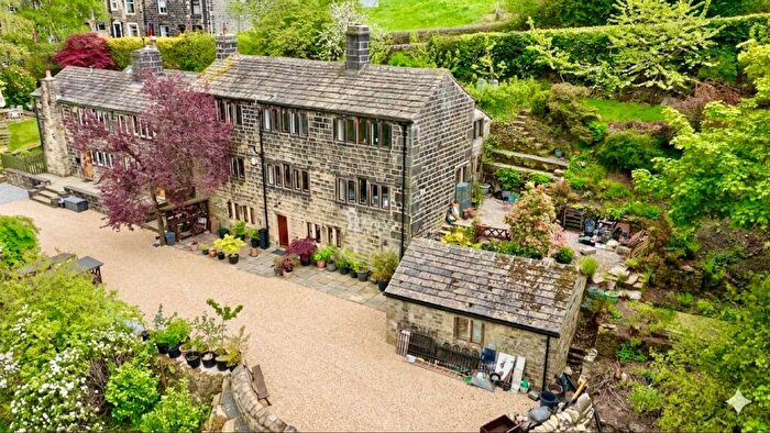 5 Bedroom Detached House For Sale In Lumbutts, Todmorden, OL14