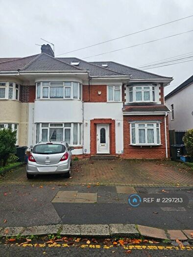 3 Bedroom Flat To Rent In Parham Drive, Ilford, IG2