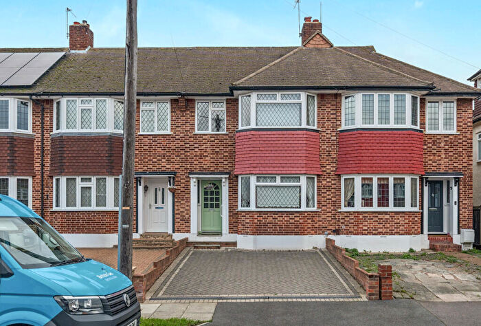 3 Bedroom Terraced House For Sale In Kingsbridge Road, Morden, SM4