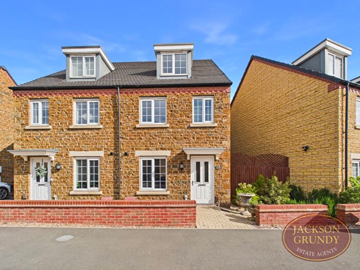 3 Bedroom Semi-detached House For Sale In Dragonfly Way, Pineham, NN4