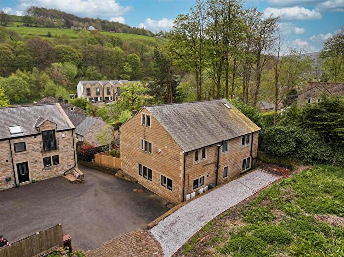 3 Bedroom Apartment For Sale In , Waterside Close, Ripponden, HX6