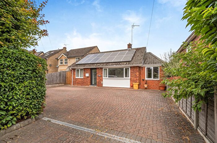 3 Bedroom Bungalow For Sale In Faringdon Road, Kingston Bagpuize, Abingdon, Oxfordshire, OX13