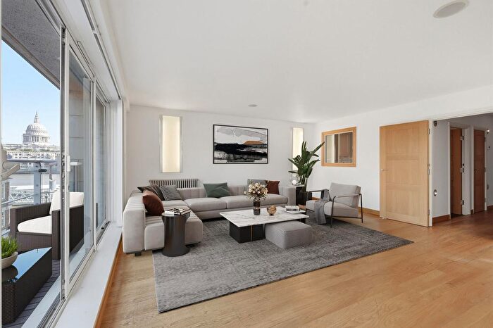 2 Bedroom Flat For Sale In New Globe Walk, London, SE1