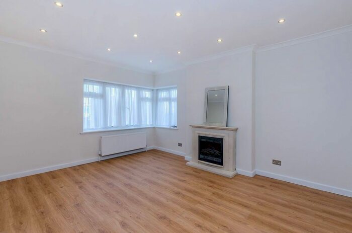 2 Bedroom Flat To Rent In Elm Park Road, Pinner, HA5