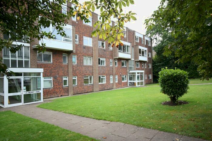 2 Bedroom Flat To Rent In Fircroft Court, Woking, GU22