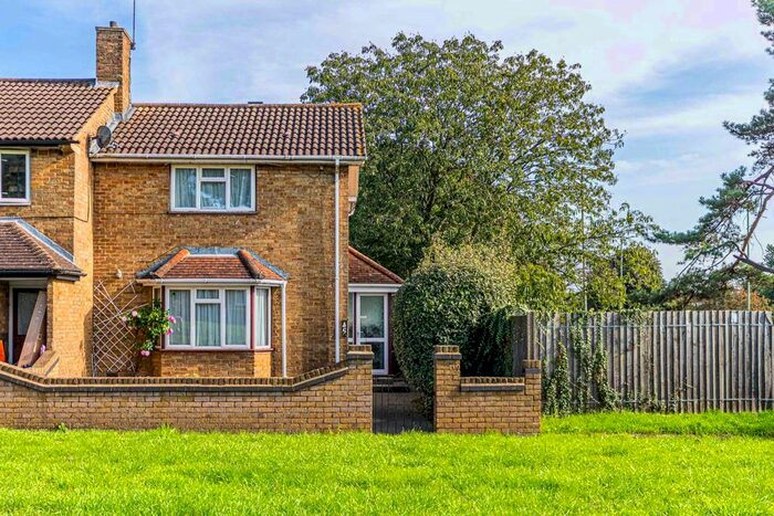 2 Bedroom End Of Terrace House To Rent In White Hart Drive, Hemel Hempstead, HP2