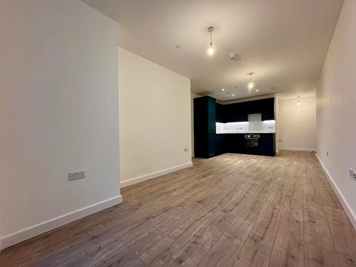 2 Bedroom Flat To Rent In New Kent Road, Elephant Amp; Castle, London, SE1