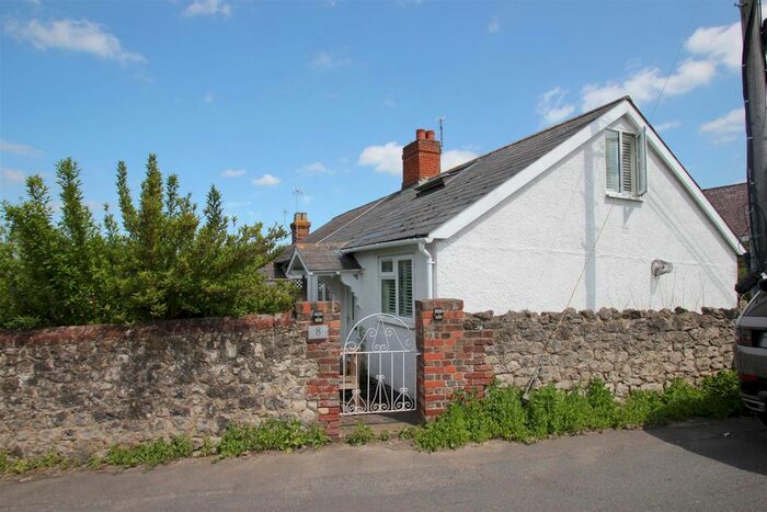 2 Bedroom Cottage To Rent In The Green, East Farleigh, Maidstone, ME15
