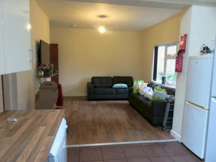 6 Bedroom Detached House To Rent In Derby Road, Nottingham, Nottinghamshire, NG7