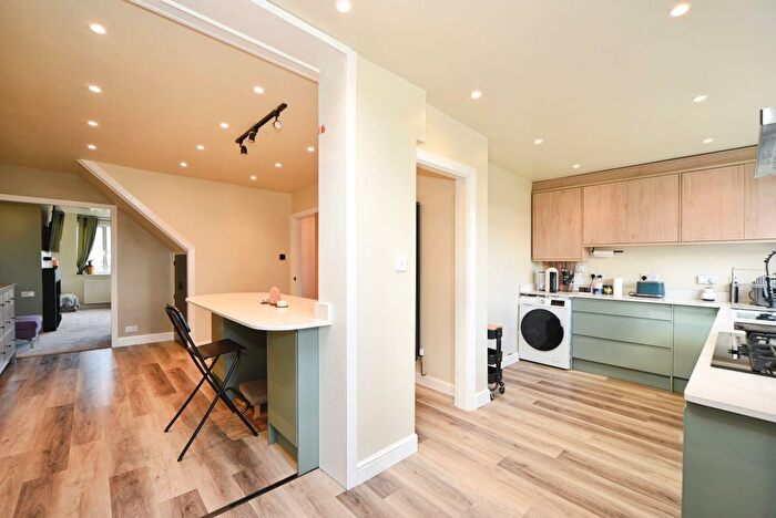 4 Bedroom Semi Detached House For Sale In Kingsand Road, London, SE12