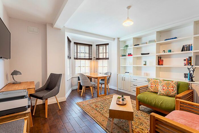 1 Bedroom Flat To Rent In Flat, Park West, Edgware Road, London, W2