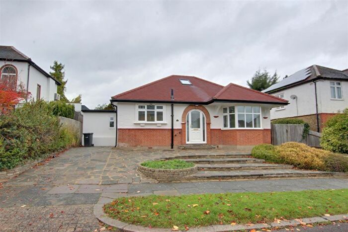 3 Bedroom Detached Bungalow To Rent In Maxim Road, London, N21