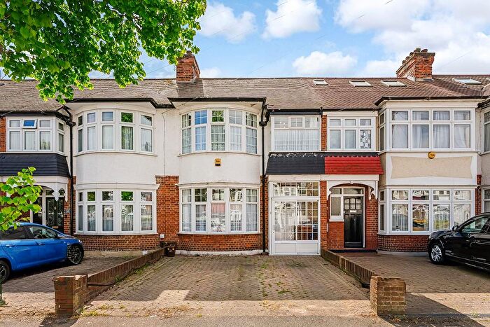 3 Bedroom Property For Sale In Coningsby Gardens, Chingford, E4