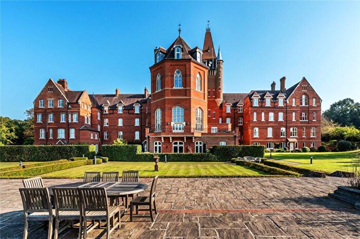 3 Bedroom Apartment For Sale In Wolfs Row, Oxted, Surrey, RH8