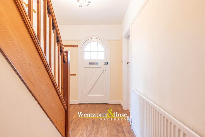 4 Bedroom Semi Detached House To Rent In Iris Close, Selly Oak, Birmingham, B29