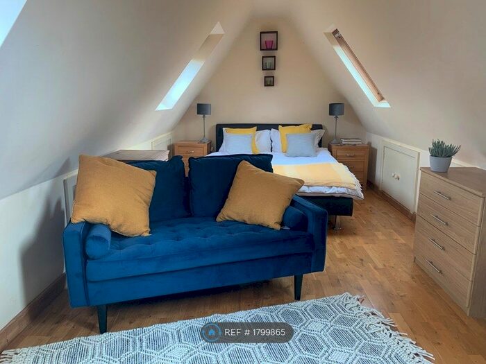 Studio To Rent In Blackmore Lane, Sonning Common, Oxon, RG4