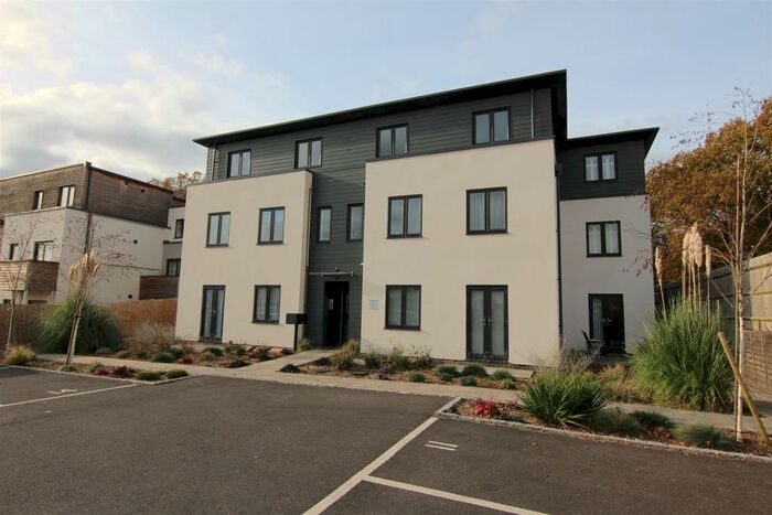 2 Bedroom Flat To Rent In Victoria Road, Burgess Hill, RH15